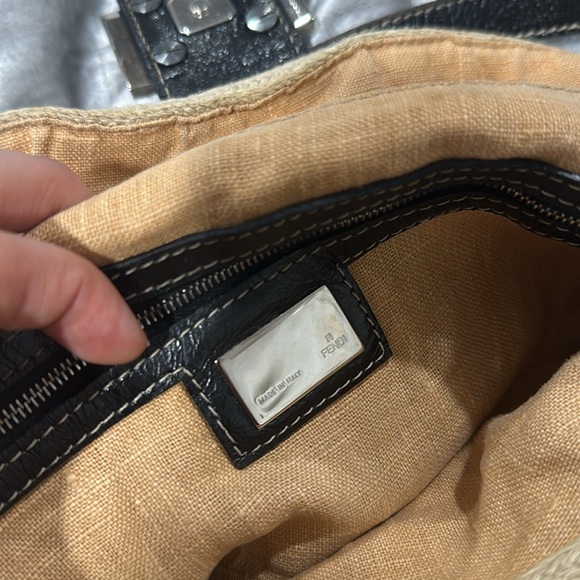 Fendi baguette raffia and black leather trim - Picture 4 of 4